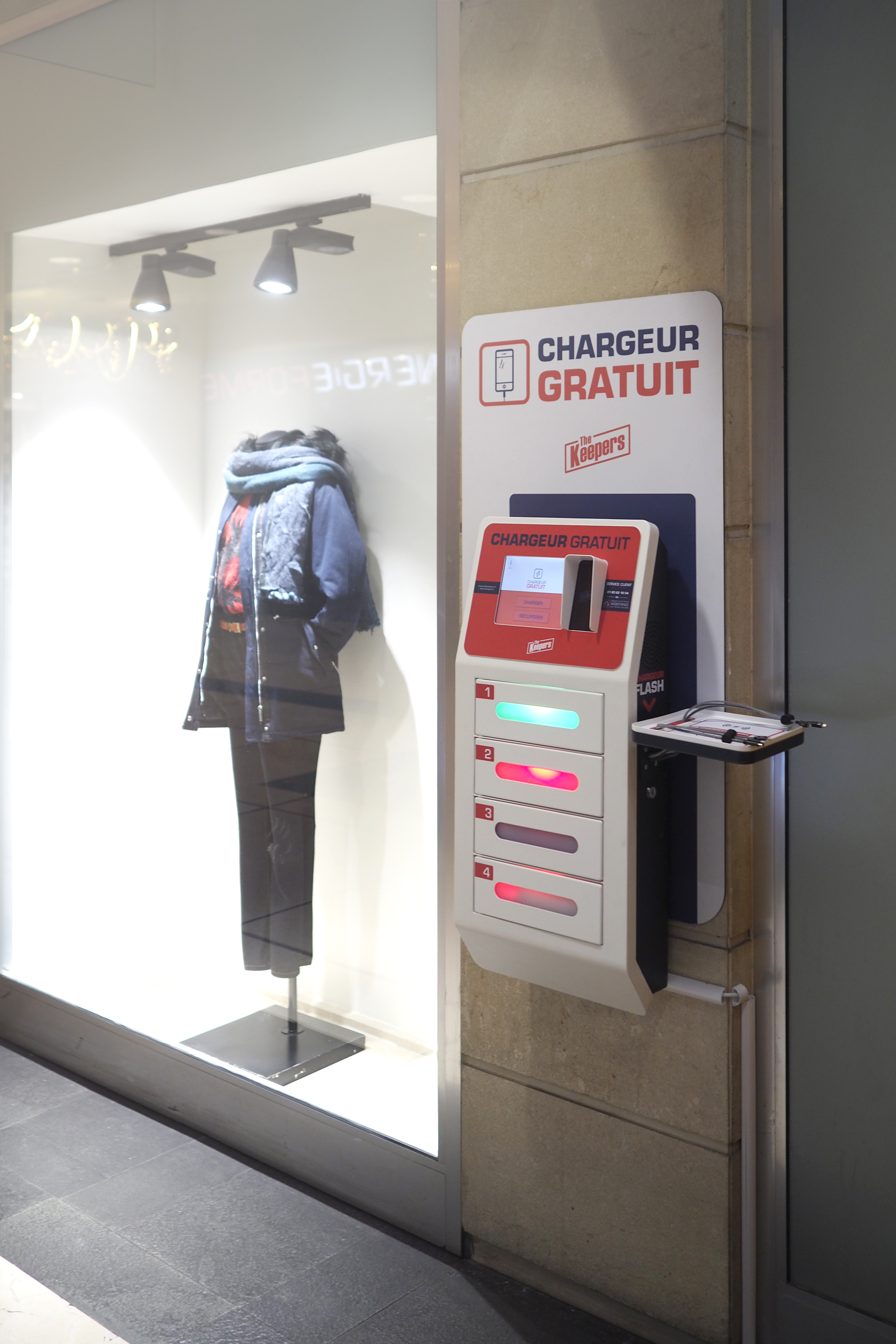 Telefonladeterminal für Geschäfte in Bahnhöfen